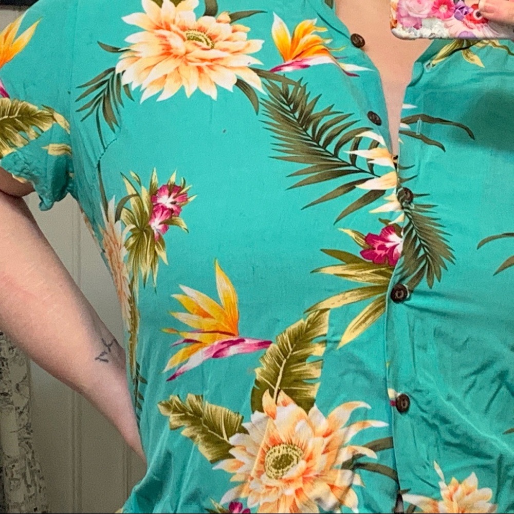Blue hawaiin shirt!